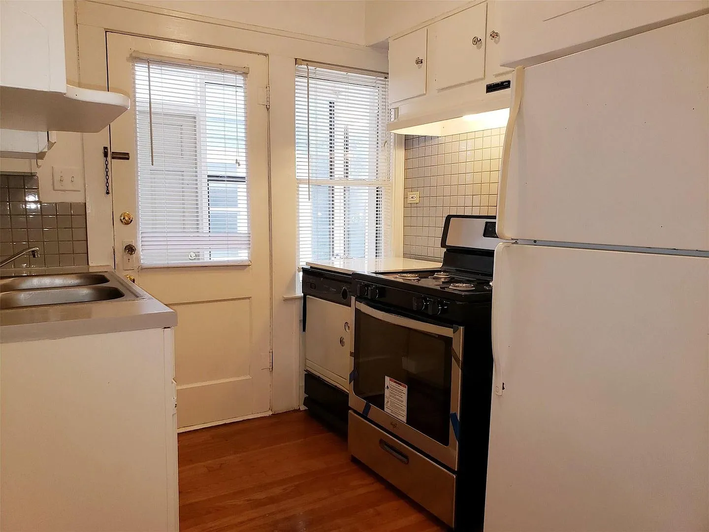 1 Bedroom, 1 Bath Tudor Style Half Duplex in Lakewood — Photo 4