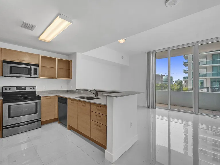 350 NE 24th St #509 — Photo 21