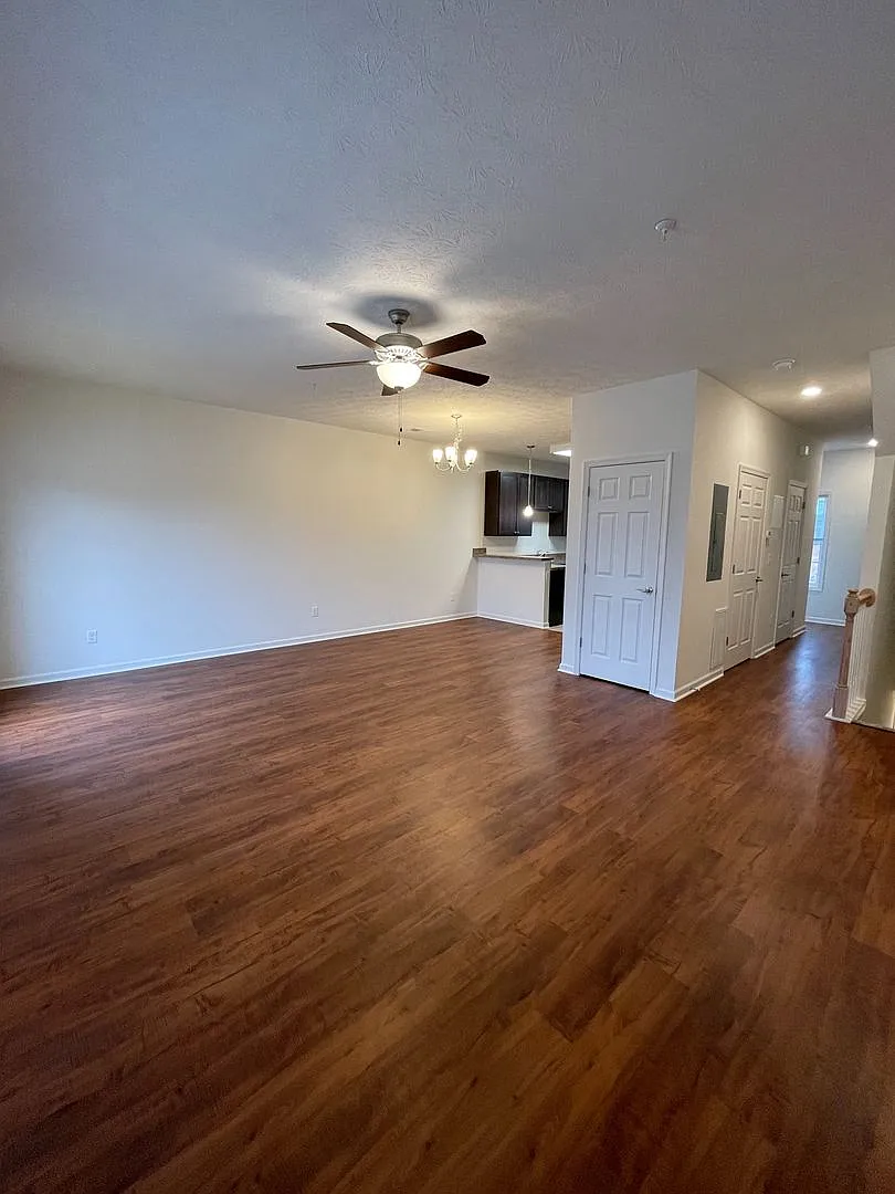 Two Master Suite Apartment Townhouse — Photo 3