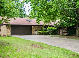 705 Valley West Dr, Rogers, AR 72756
