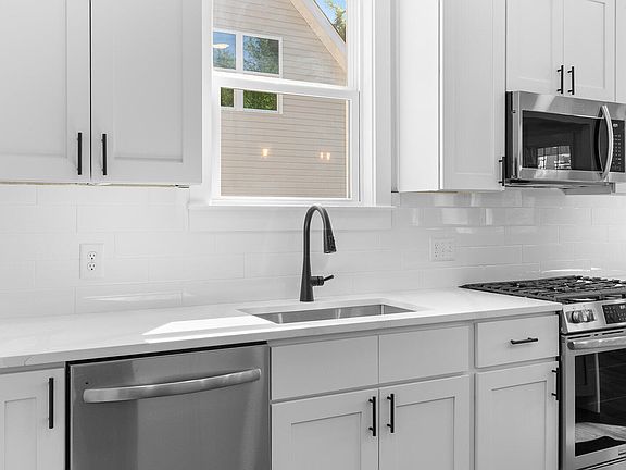 3rd image of 3133 Rowena Ave #B