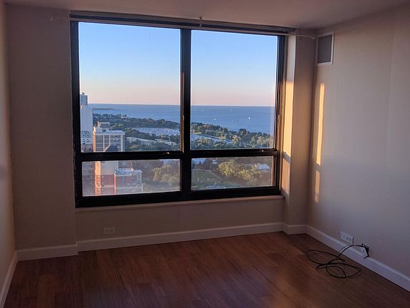 5th image of 2020 N Lincoln Park W APT 32D