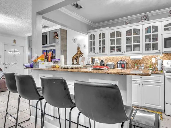 770 SE 4th Pl, Hialeah, FL 33010