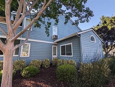 3rd image of 1450 Four Oaks Cir #1