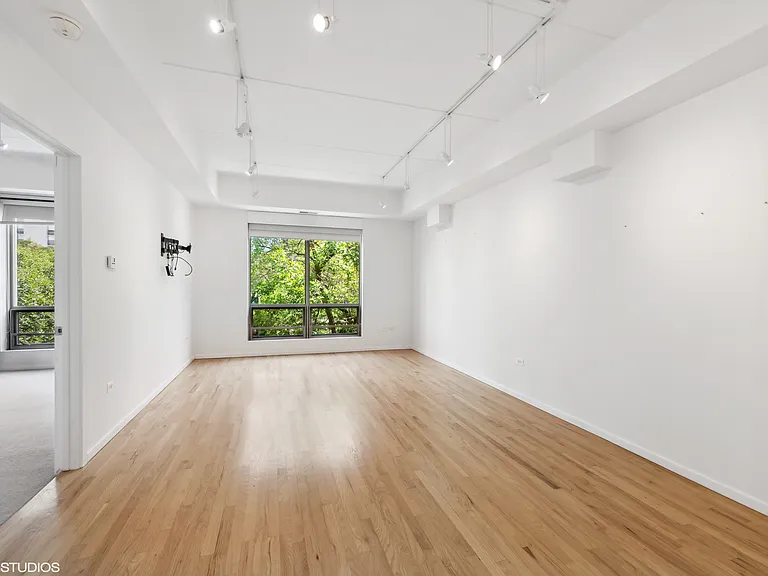1422 N La Salle St #302 — Photo 6