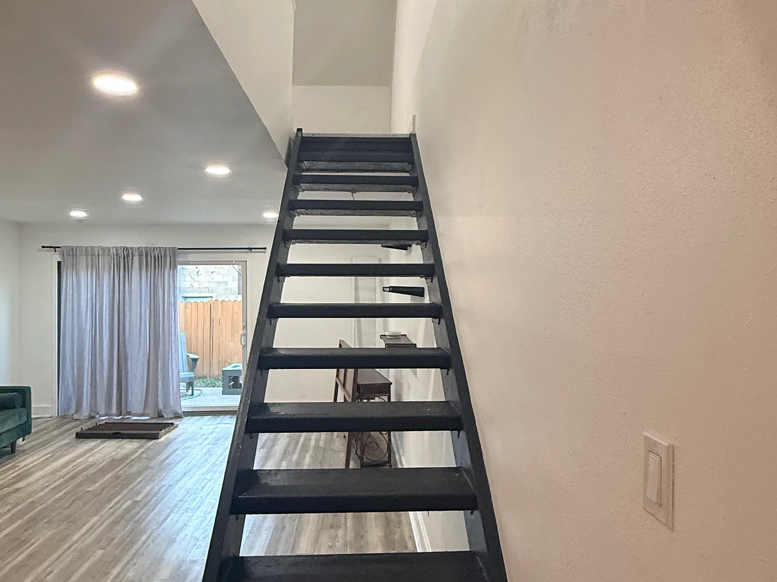 1 bed, 1000 sqft, $1,750 — Photo 2