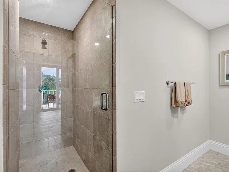834 Bay Colony Dr S — Photo 35
