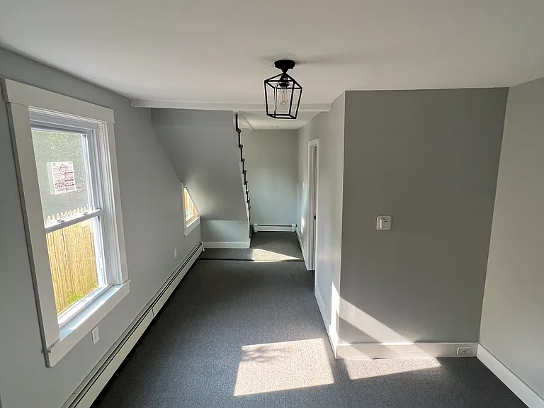 8 Crescent St — Photo 5