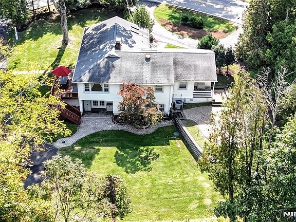 4th image of 486 W Saddle River Road