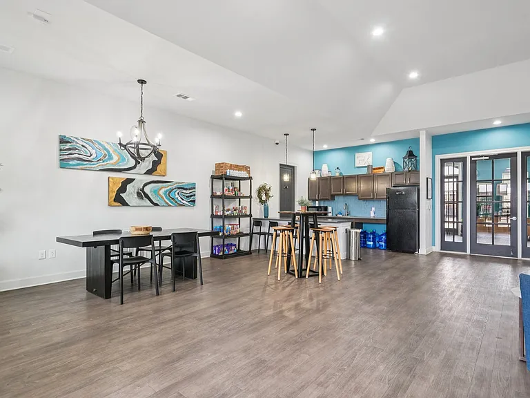 Culebra Creek Apartments — Photo 19