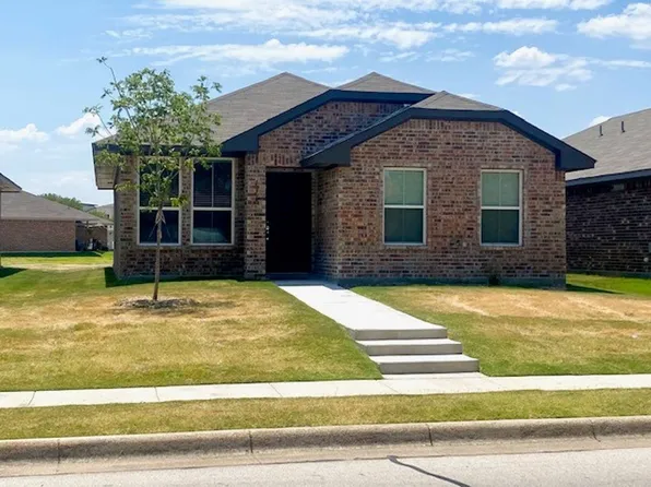 136 Arnold Ave, Burleson, TX 76028