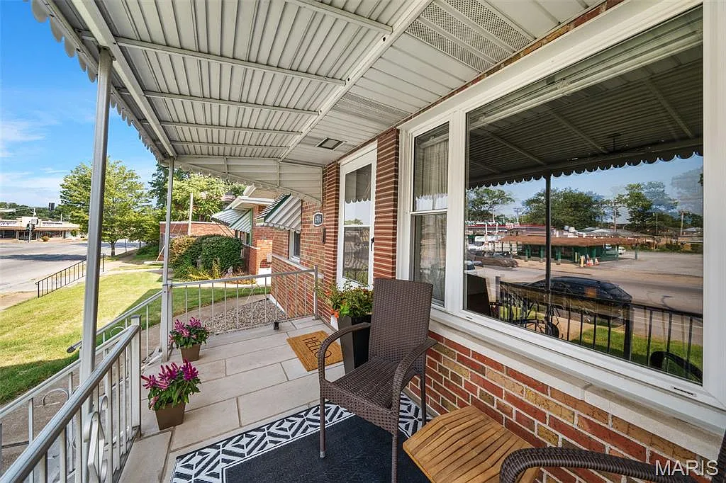 2 bed, 1026 sqft, $1,900 — Photo 4