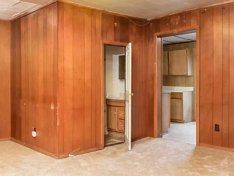 336 Stewart Street - B — Photo 14
