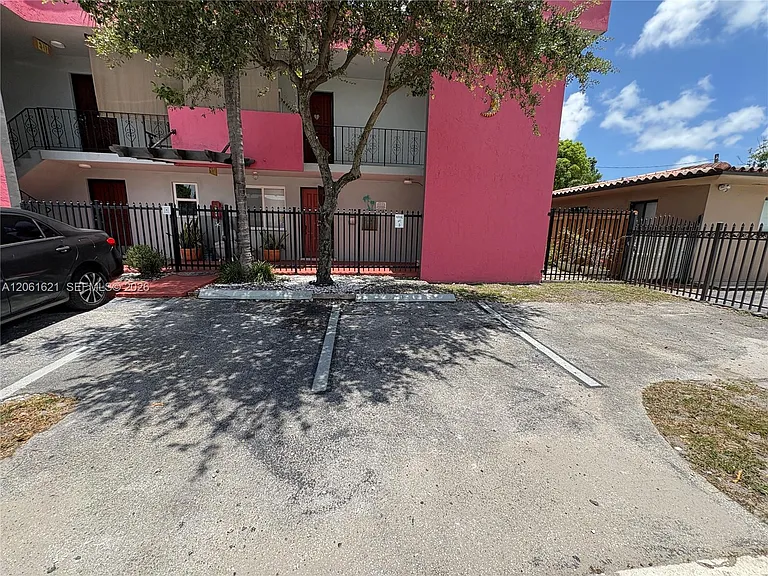191 NW 17th Ave #3 — Photo 38