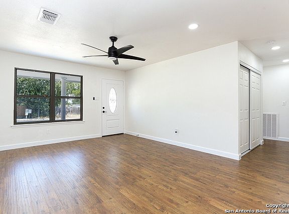 4th image of 2615 CATTLE BEND LN
