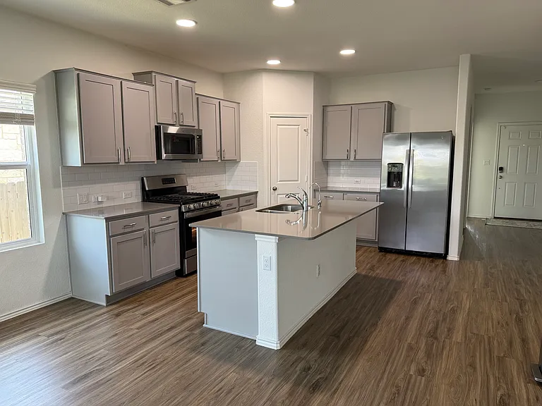 913 Bluewood Bnd — Photo 5