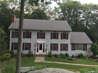 4 Laurelwood Dr, New Fairfield, CT 06812