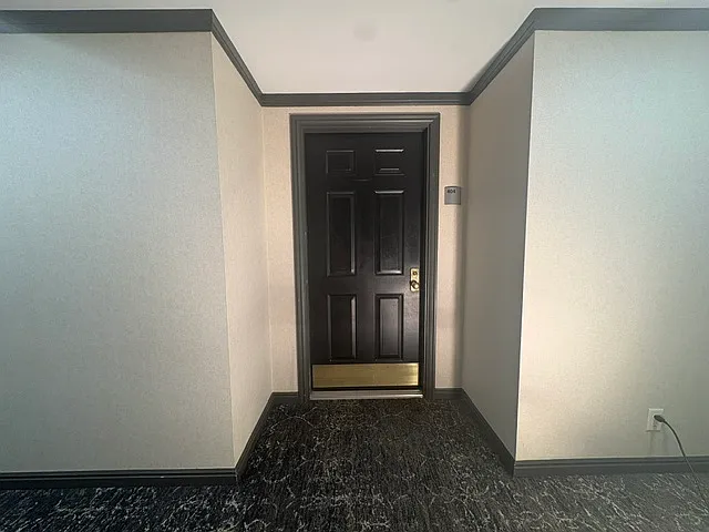 48 W Broadway — Photo 36