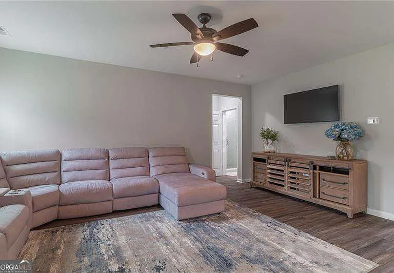 301 Cochin Dr — Photo 27