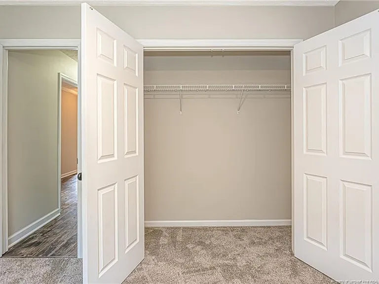 402 Roundtree Dr — Photo 31