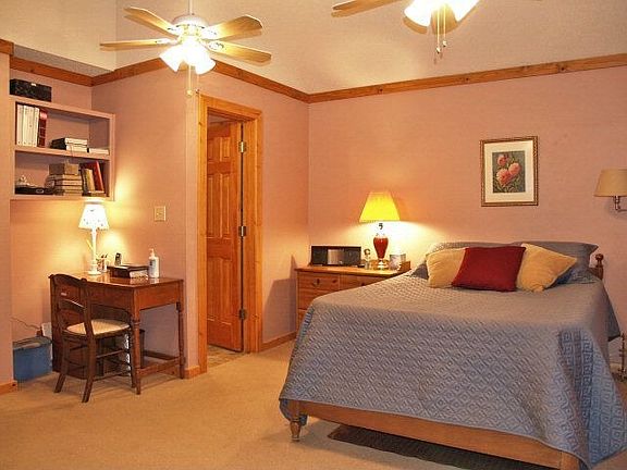 5th image of 28 Country Place Dr
