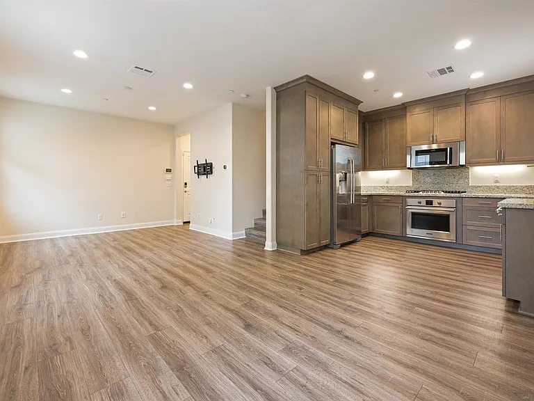 2115 Solara Ln — Photo 4