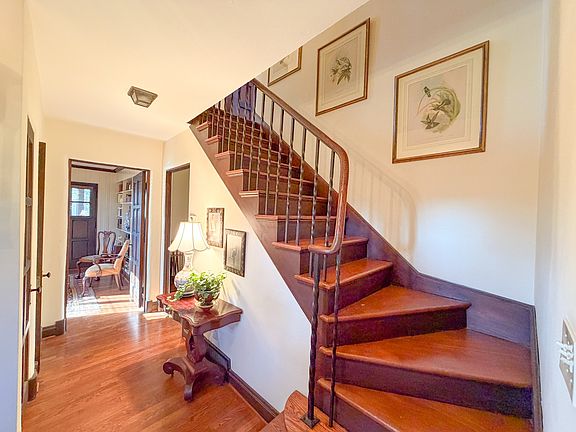 4th image of 226 Rose St