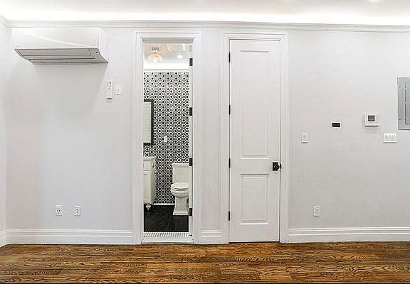 3rd image of 42 Columbia Pl #3D