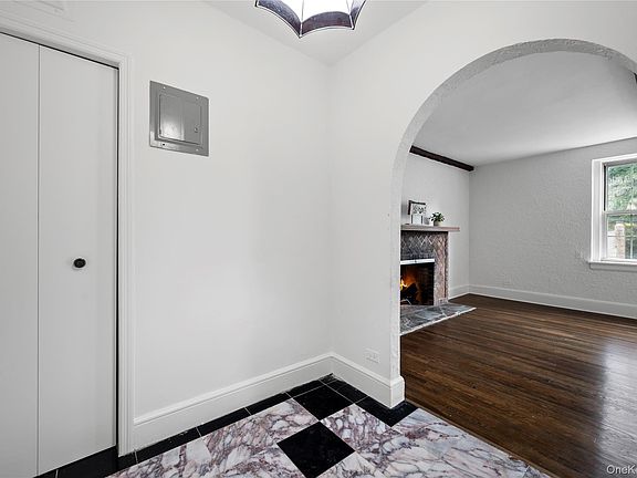 4th image of 270 Bronxville Road #B52