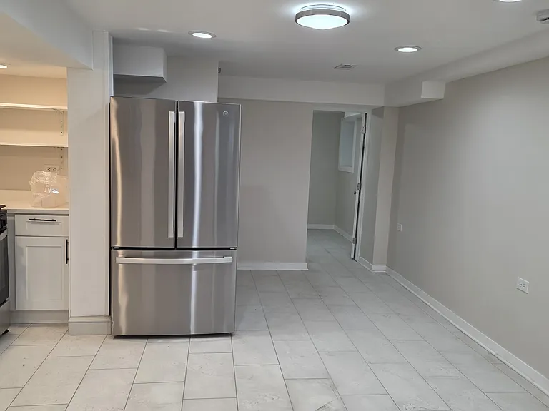 2637 W Winona St #3 — Photo 4