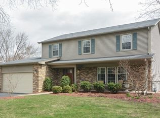 1331 White Mountain Dr, Northbrook, IL 60062