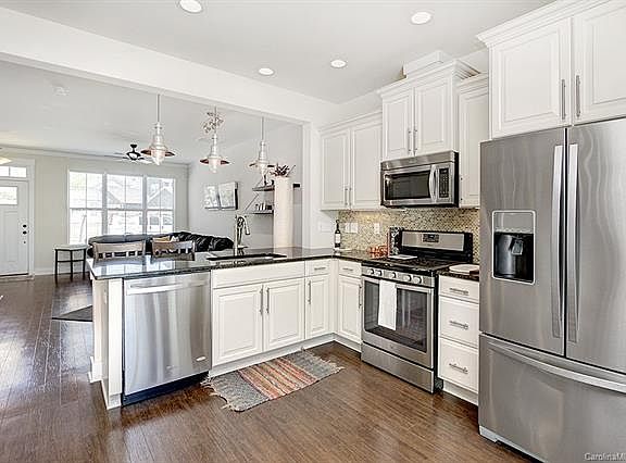 5th image of 3827 Willow Green Pl