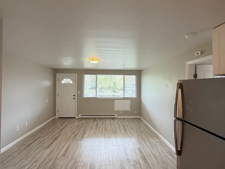129 Cosey Beach Ave #B2 — Photo 5