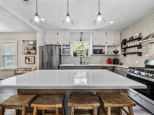 26 Preston Shores Dr, Pottsboro, TX 75076