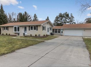 W378N5818 Farmwood Hts, Oconomowoc, WI 53066