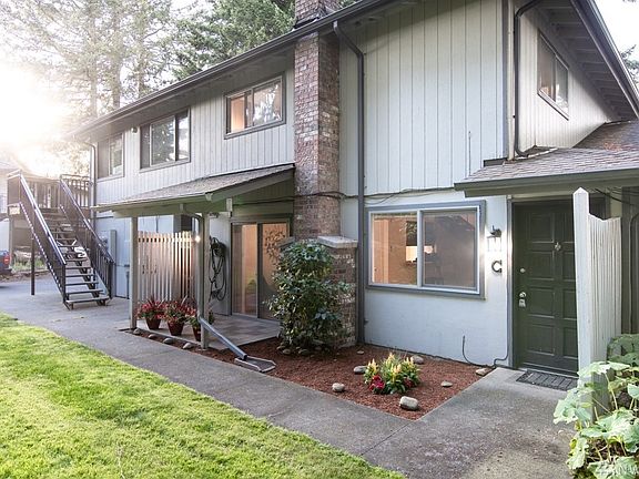 2nd image of 4511 Lexington Pl NE #4C