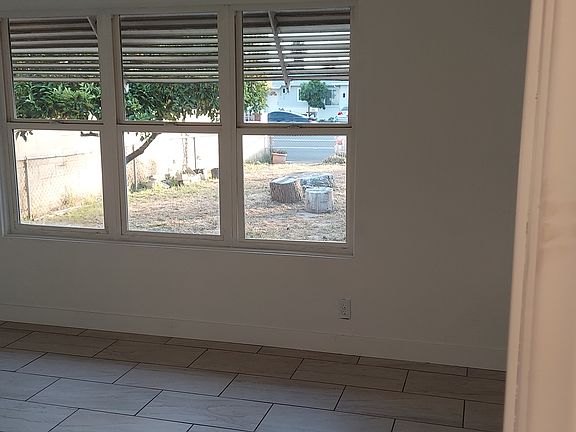 bonus room by side of kitchen