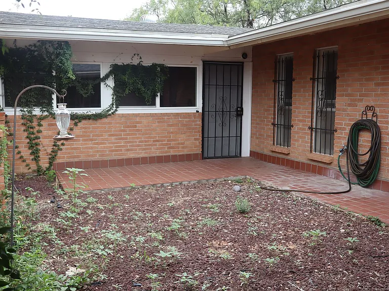 1810 Town And Country Dr — Photo 47