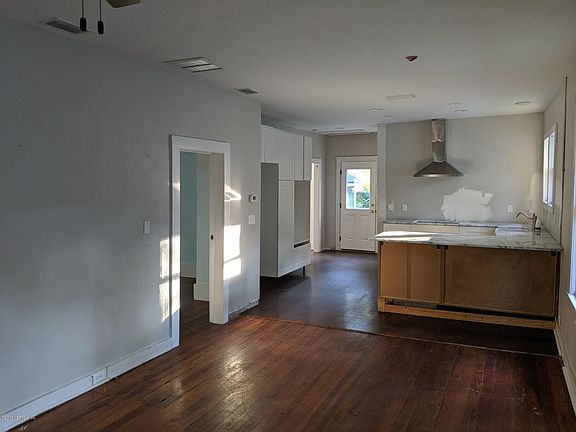 5th image of 2830 Apache Ave