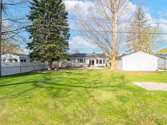 5th image of 46462 Oaklawn Dr