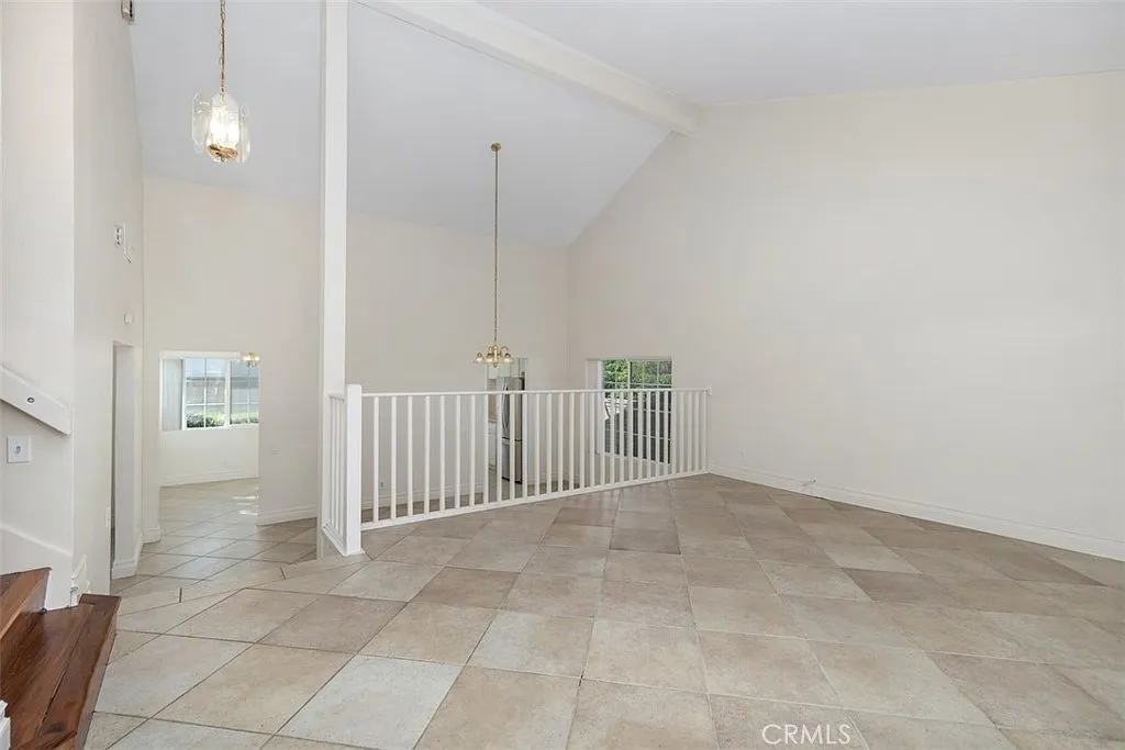 3 bed, 2.5 bath, 1945 sqft, $4,995 — Photo 3