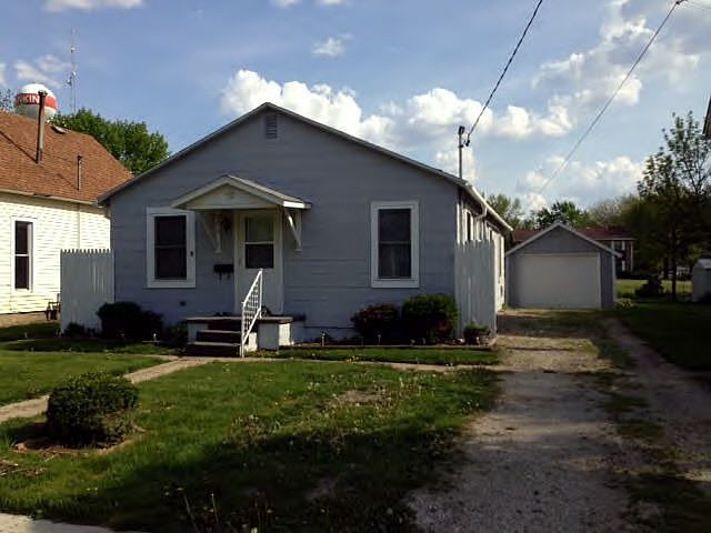 1st image of 221 W 2nd Ave