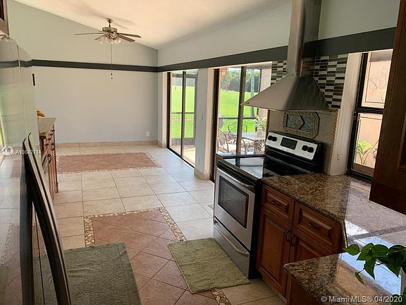 4th image of 626 Village Lake Dr #626