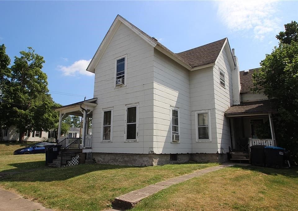 2nd image of 302-304 Madison St