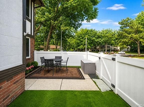 5th image of 275 Birchwood Road