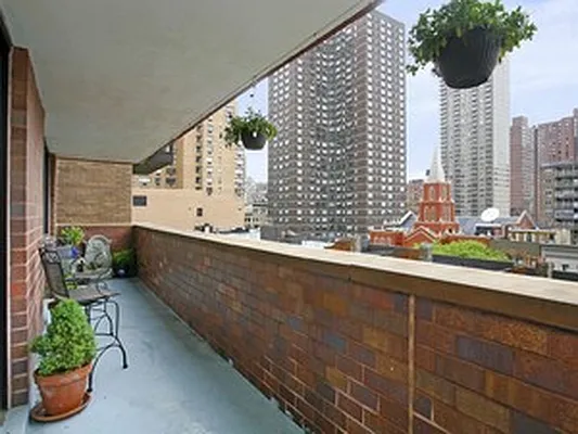 Sold by Corcoran | media 25