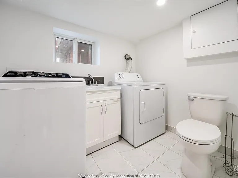 1691 Dougall Ave — Photo 21