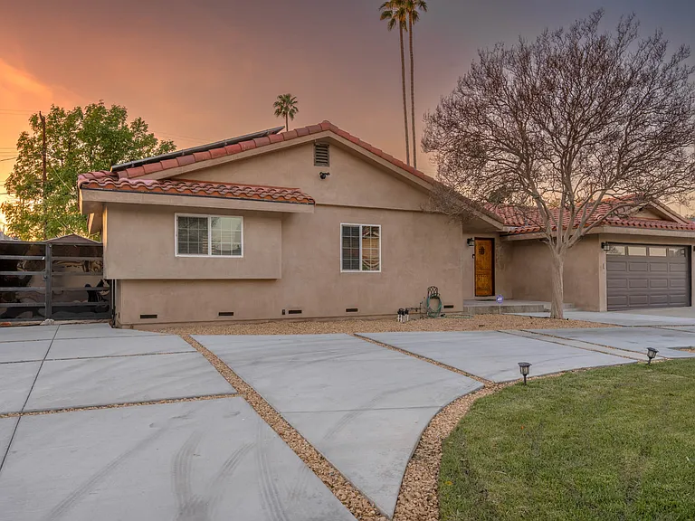 10146 Amestoy Ave — Photo 39
