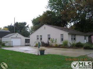 9077 Butternut Dr, Whitmore Lake, MI 48189