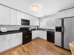 830 Carriage Dr, Algonquin, IL 60102